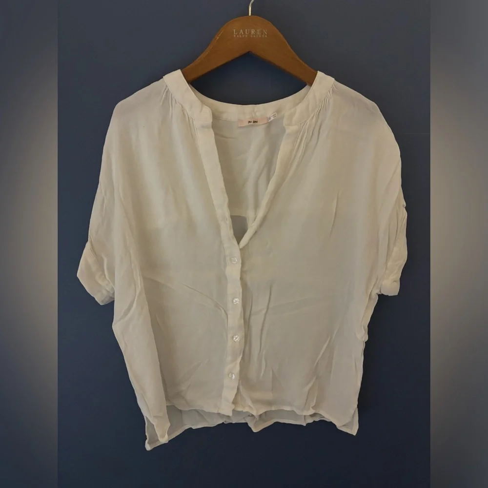 Stunning White Francesca’s Top - Picture 1 of 3